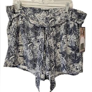 Soundstyle Easy Fit Belted Rayon Shorts Women's Size XL NWT